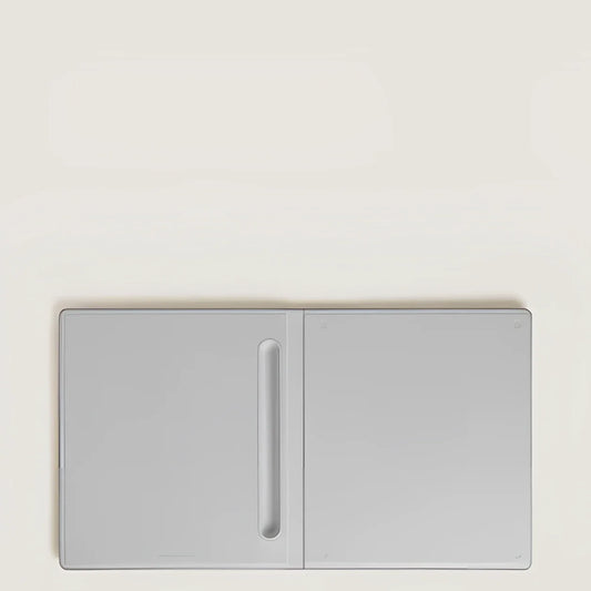 Custodia montblanc digital paper folio nero 135039 in pelle grigia chiara con design minimalista e cuciture sottili