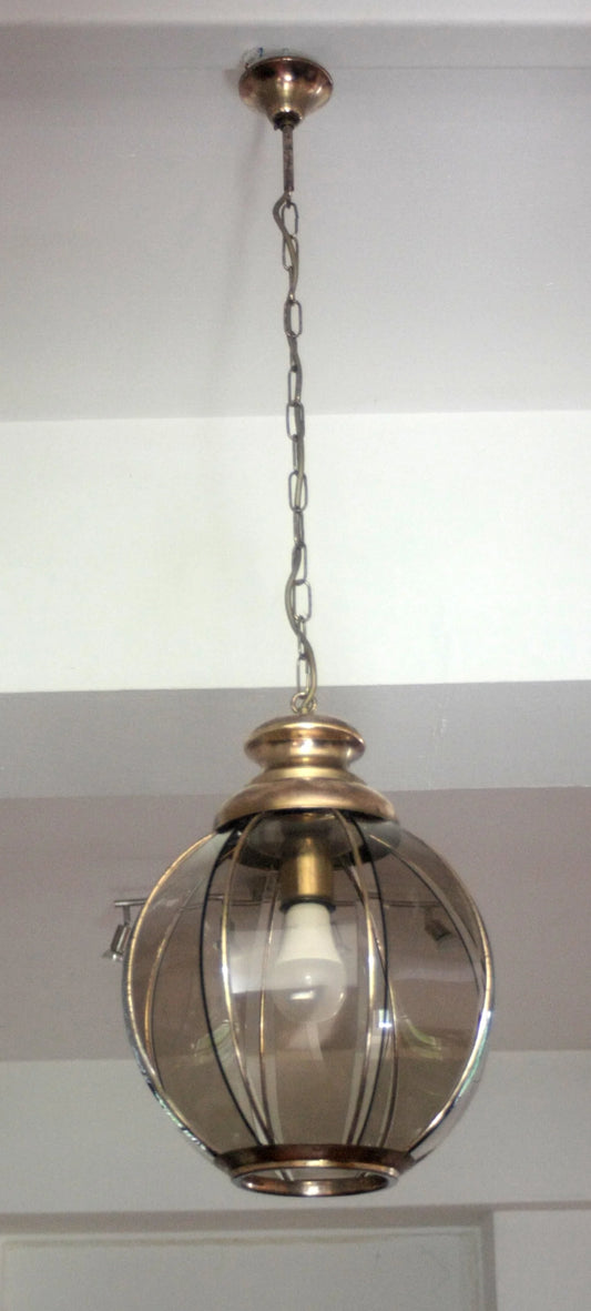 Lampadario in ottone con vetri fumé a spicchi sospeso metà xx secolo seconda metà in vetro fumé