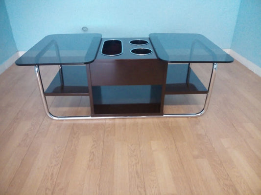 1970年代のヴィンテージバーテーブル。ガラスとクロムメッキの金属表面が美しく、グラスホルダーが一体化されています。