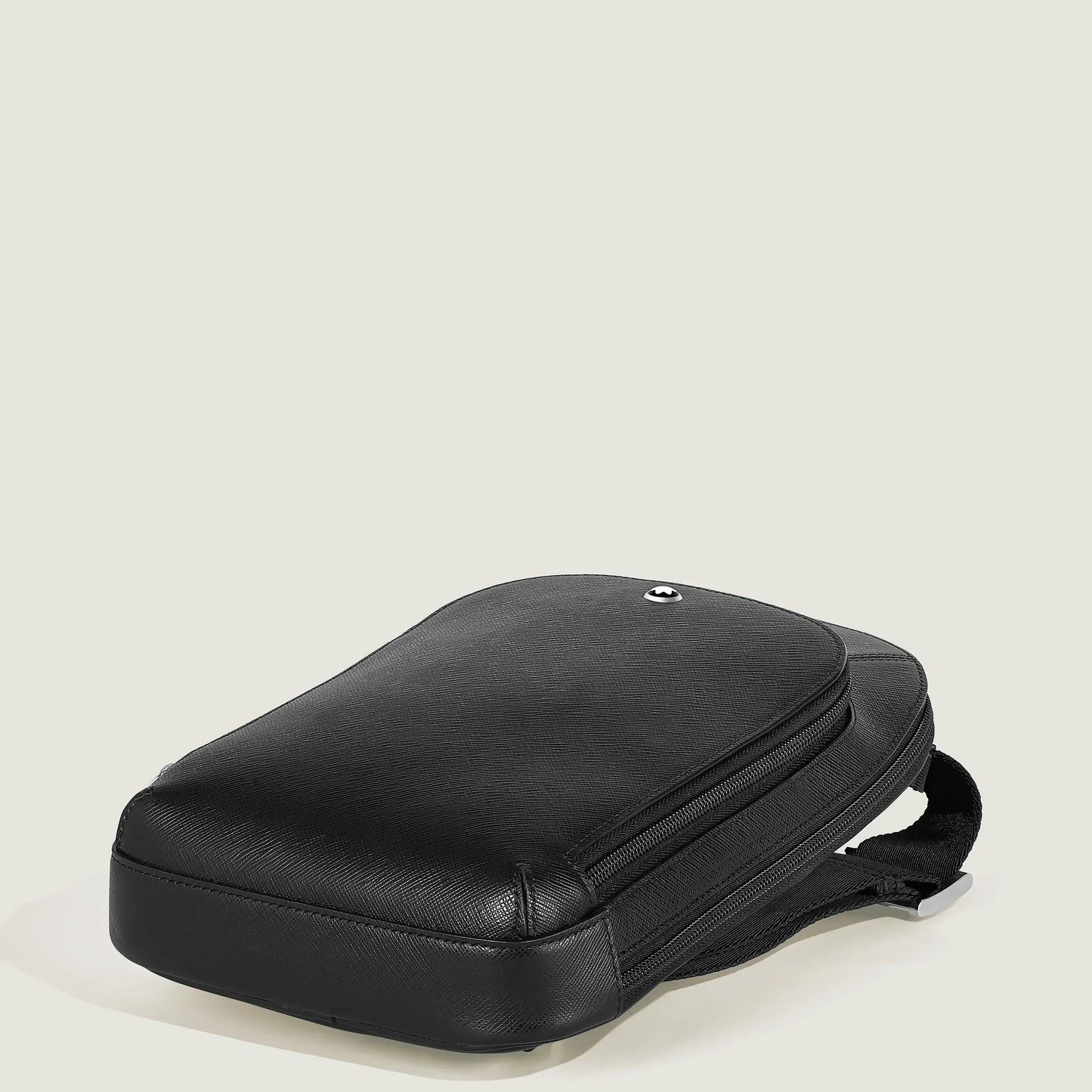 Borsa a tracolla montblanc sartorial nero con goffratura saffiano nera e dettagli hardware argento