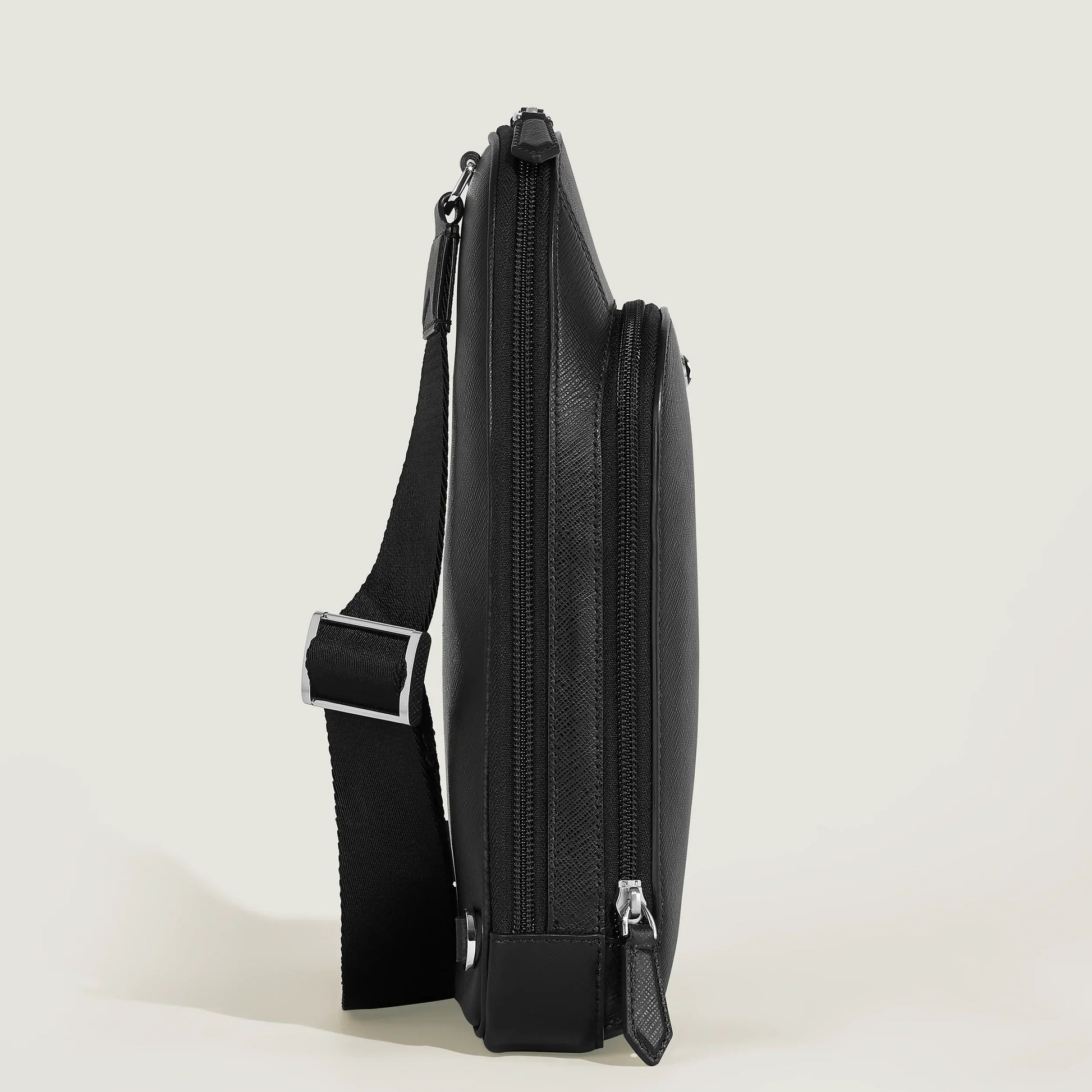 Montblanc borsa a tracolla sartorial nero con goffratura saffiano nera e cerniere argentate in pelle goffrata