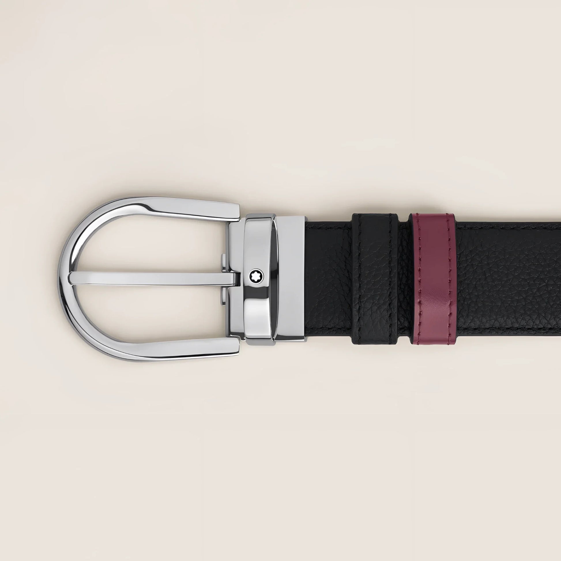 Montblanc cintura reversibile 35 mm in pelle nera granulata con fibbia a ferro di cavallo e dettaglio bordeaux