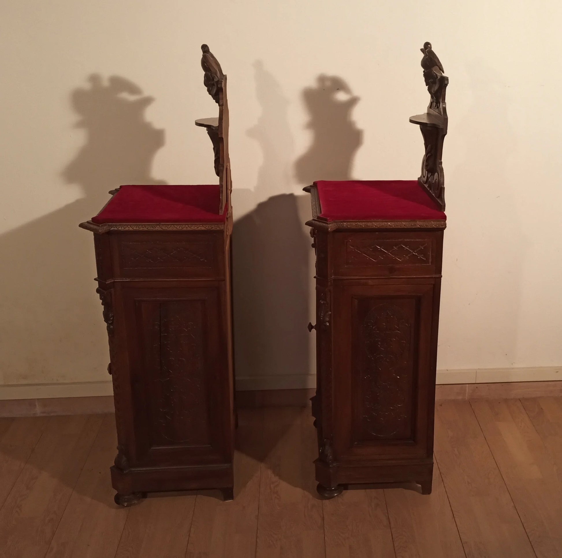 Coppia di comodini italiani in noce fine xix secolo italia eleganti mobili in legno antichi