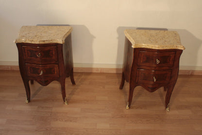 Coppia comodini in stile luigi XV in bois de rose intarsiati con piano in marmo e piedi in ottone restaurati
