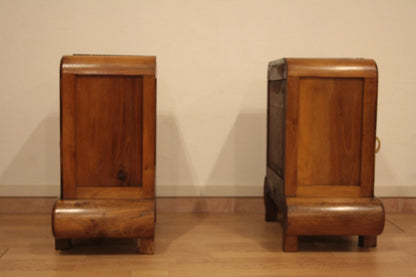 Coppia di comodini in noce art decò anni 50 in stile mid century modern italiana per dario raia antiquariato