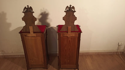 Comodi italiani set di 2 sedie in legno noce con cuscini rossi fine xix secolo italia mobile elegante