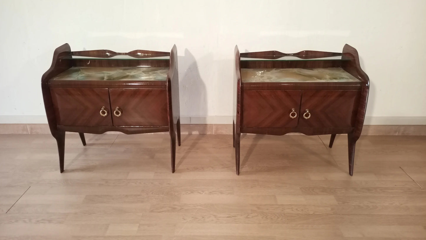 Coppia di comodini mid-century modern italiano in palissandro con gambe curve e ante doppie design anni 50