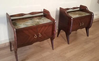 Pair di comodini in palissandro vintage anni 50 con bordi curvi e maniglie in ottone design mid-century modern italiano