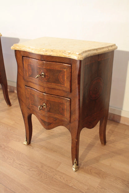 Comodino in stile luigi xv in bois de rose intarsiato con due cassetti e piano in marmo restaurato