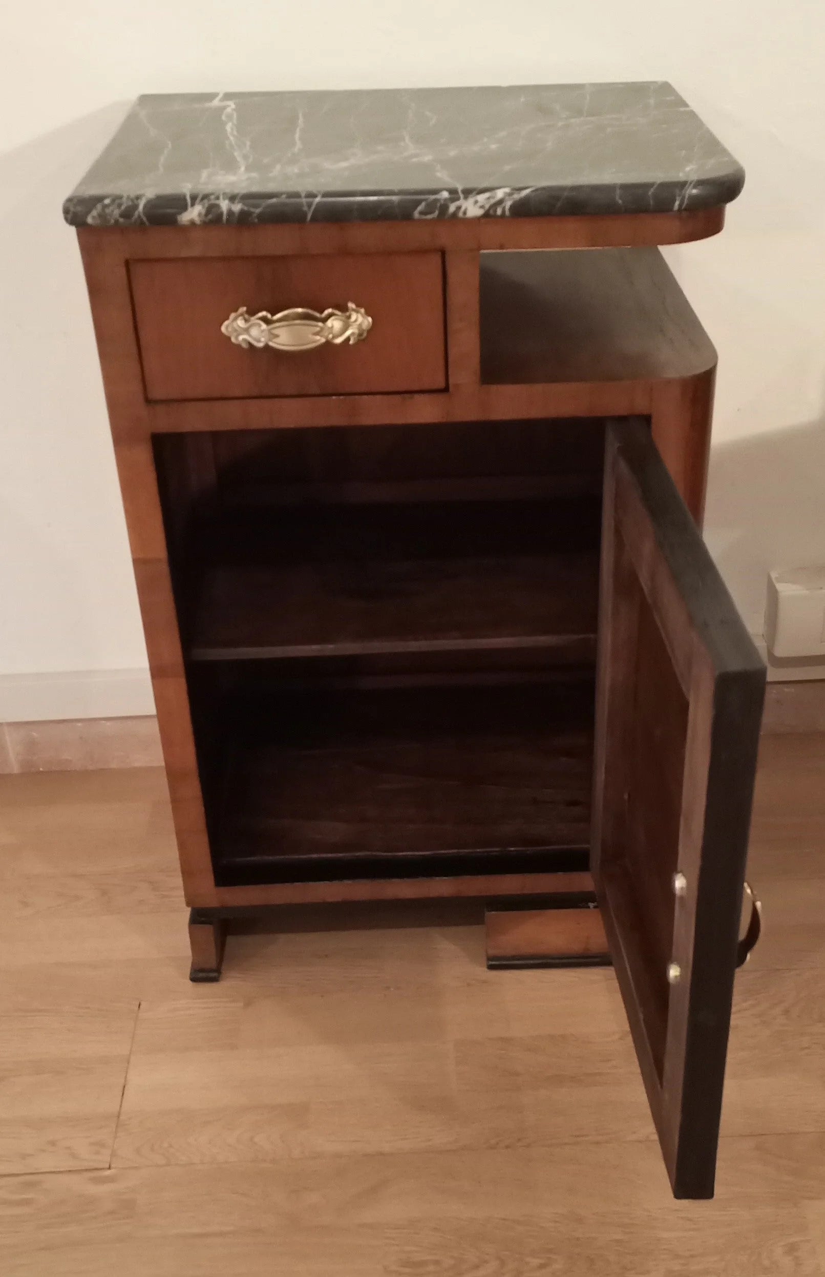 Comodini art déco in noce italiano con piano in marmo e cassetto per camera da letto set di 2