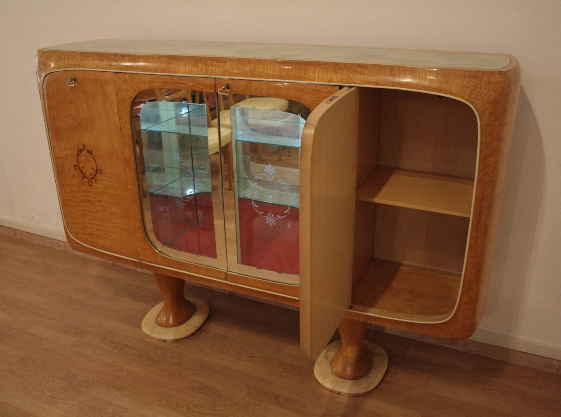 Mobile bar credenza vittorio dassi anni 50 con ante in vetro stile art deco in legno lucido scuro