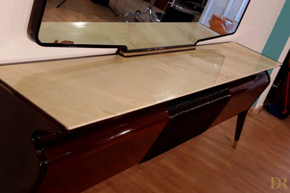 Credenza di osvaldo borsani in mogano e palissandro con piano in onice e specchio integrato design italiano modernista anni 50