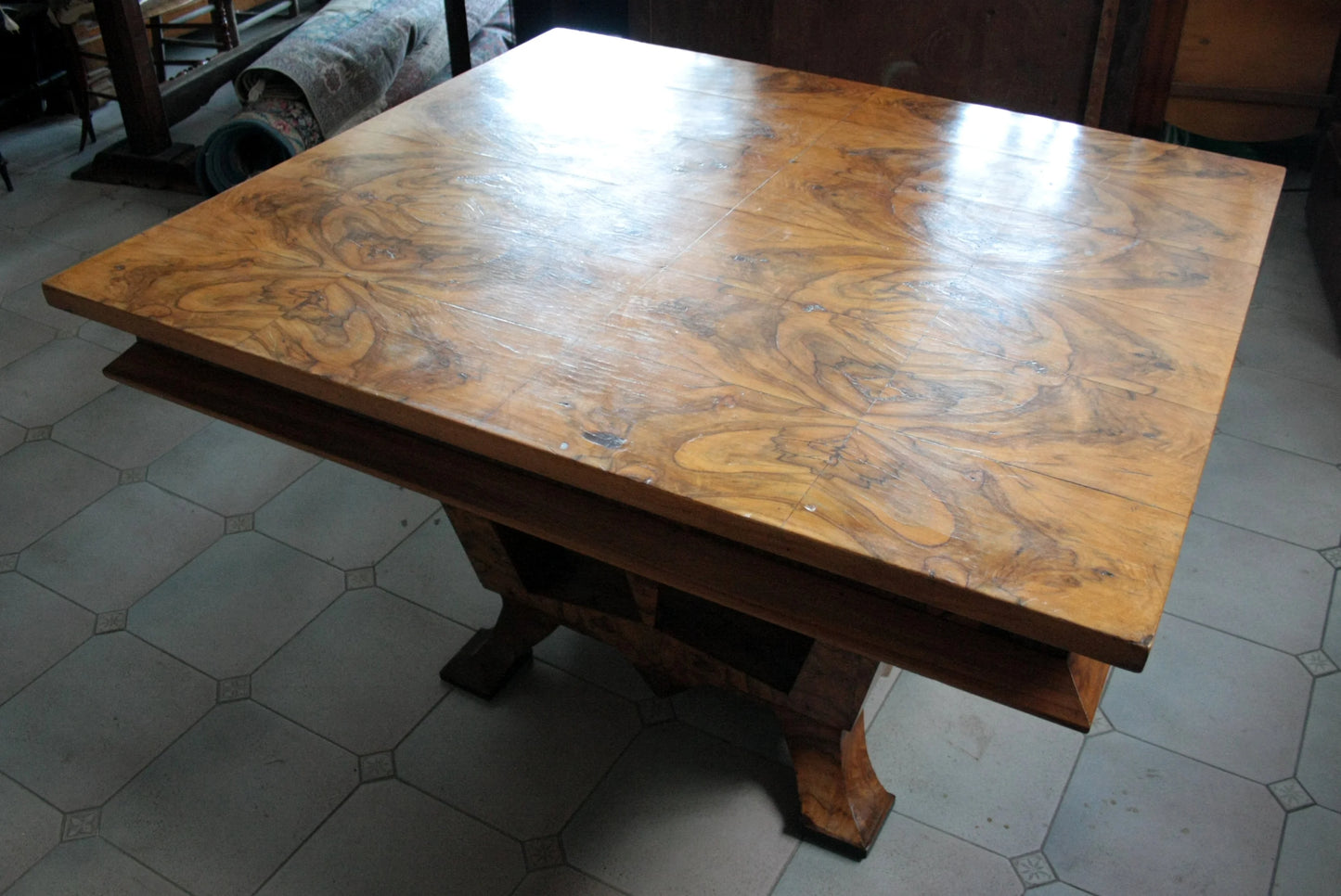 Tavolo art decò in legno con piano decorato realizzato a roma per il ministro bottai nel 1933 con iscrizione