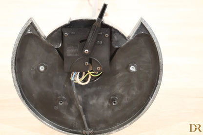 Orologio da parete nero a forma di gatto con movimento meccanico visibile piantana arteluce triana pluripremiato duo perry postmodernismo italiano