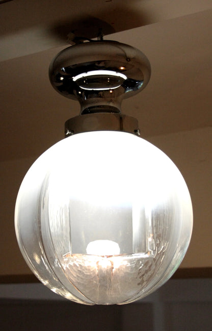 Lampada da soffitto cromata con vetro soffiato di murano italia anni 60 per illuminazione elegante