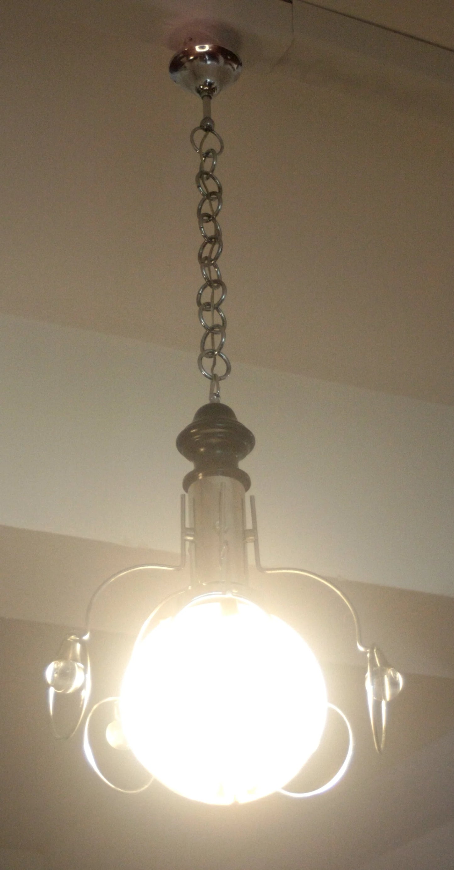 Lampadario vintage mazzega anni 70 in cromo e vetro illuminato stile space age italiano