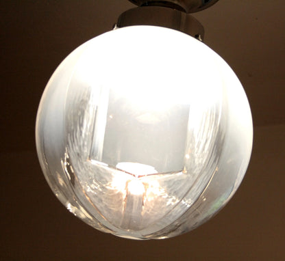 Lampada da soffitto cromata con vetro soffiato di murano italia anni 60 design rotondo elegante