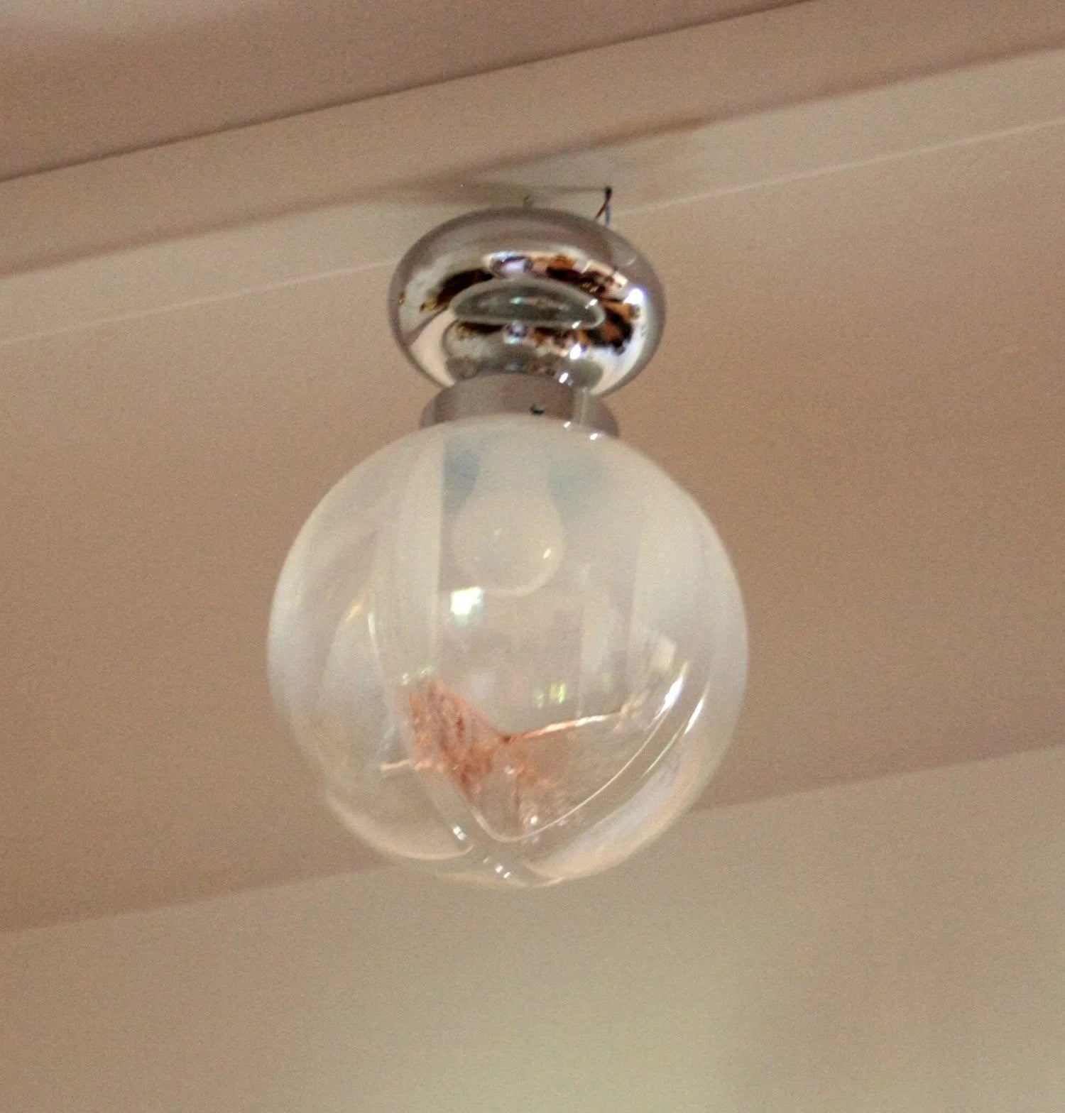 Lampada da soffitto cromata con vetro soffiato di murano italia anni 60 design rotondo elegante per interni