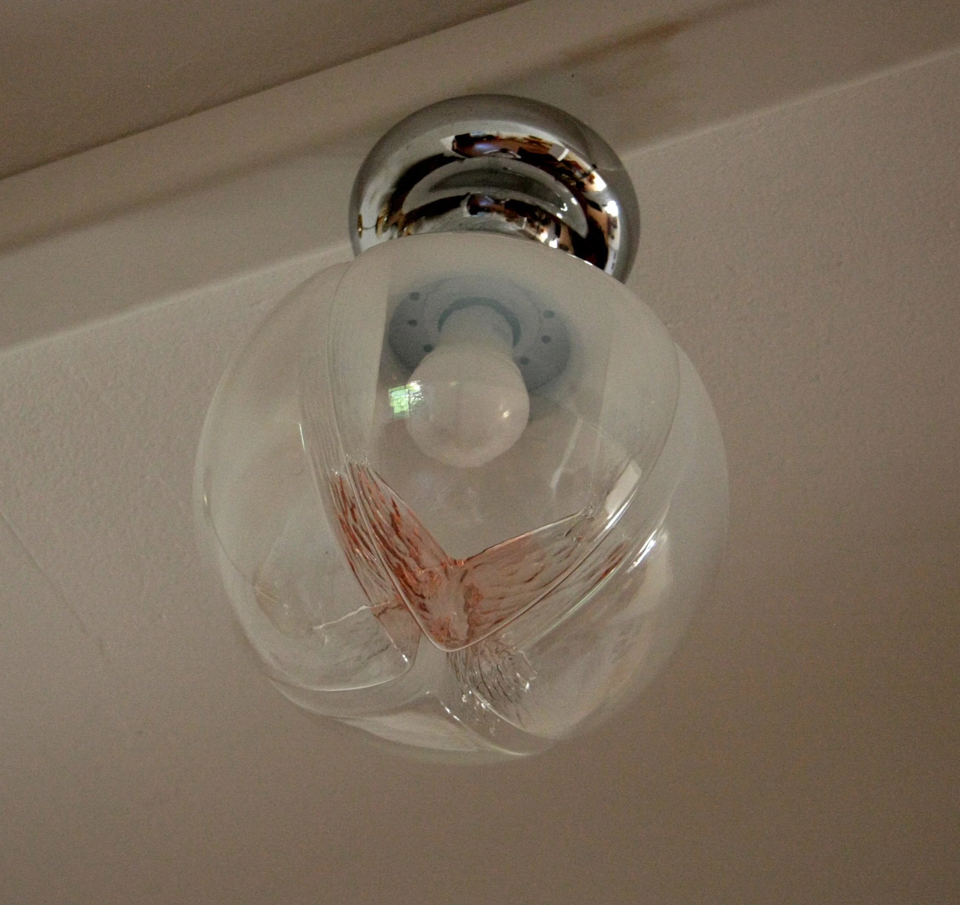 Lampada da soffitto cromata con vetro soffiato di murano italia anni 60 decorata con design farfalla