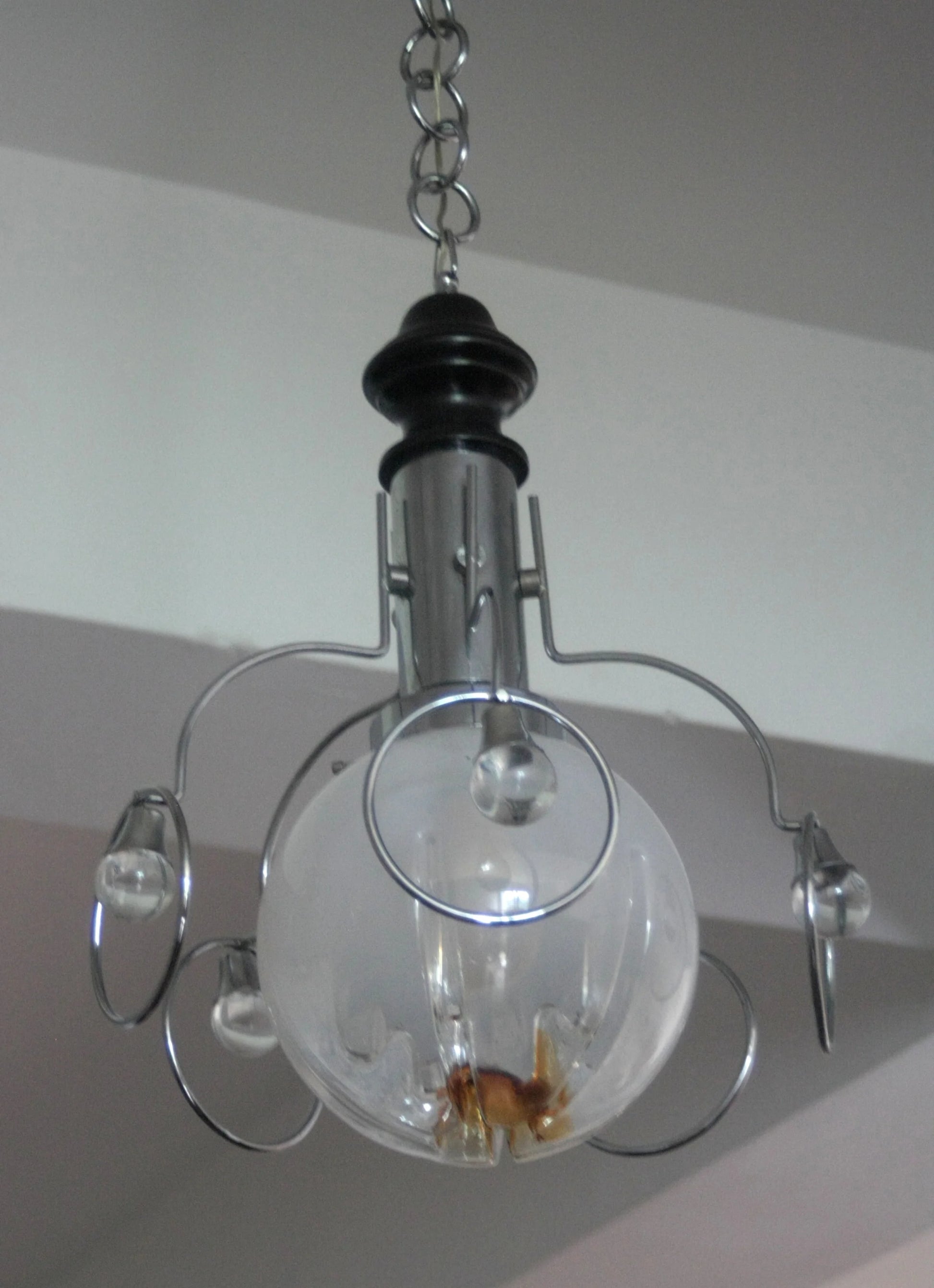 Lampadario vintage mazzega anni 70 in vetro e cromo con sfere di vetro sospese in stile space age italiano