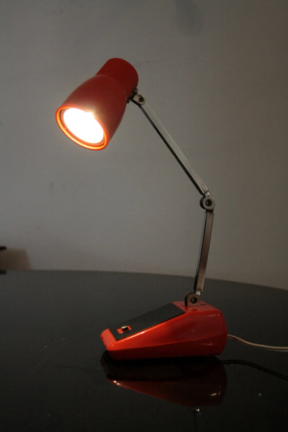 Lampada da tavolo mg made hong kong 1970 lampada da tavolo rossa regolabile esemplare autentico illuminata
