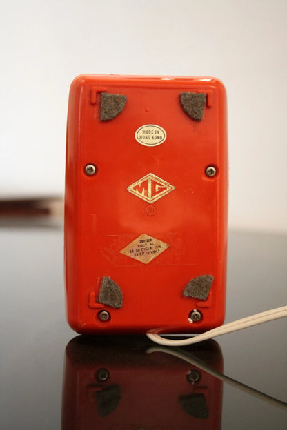 Dispositivo in plastica rossa con etichette lampada da tavolo mg made hong kong 1970 esemplare autentico