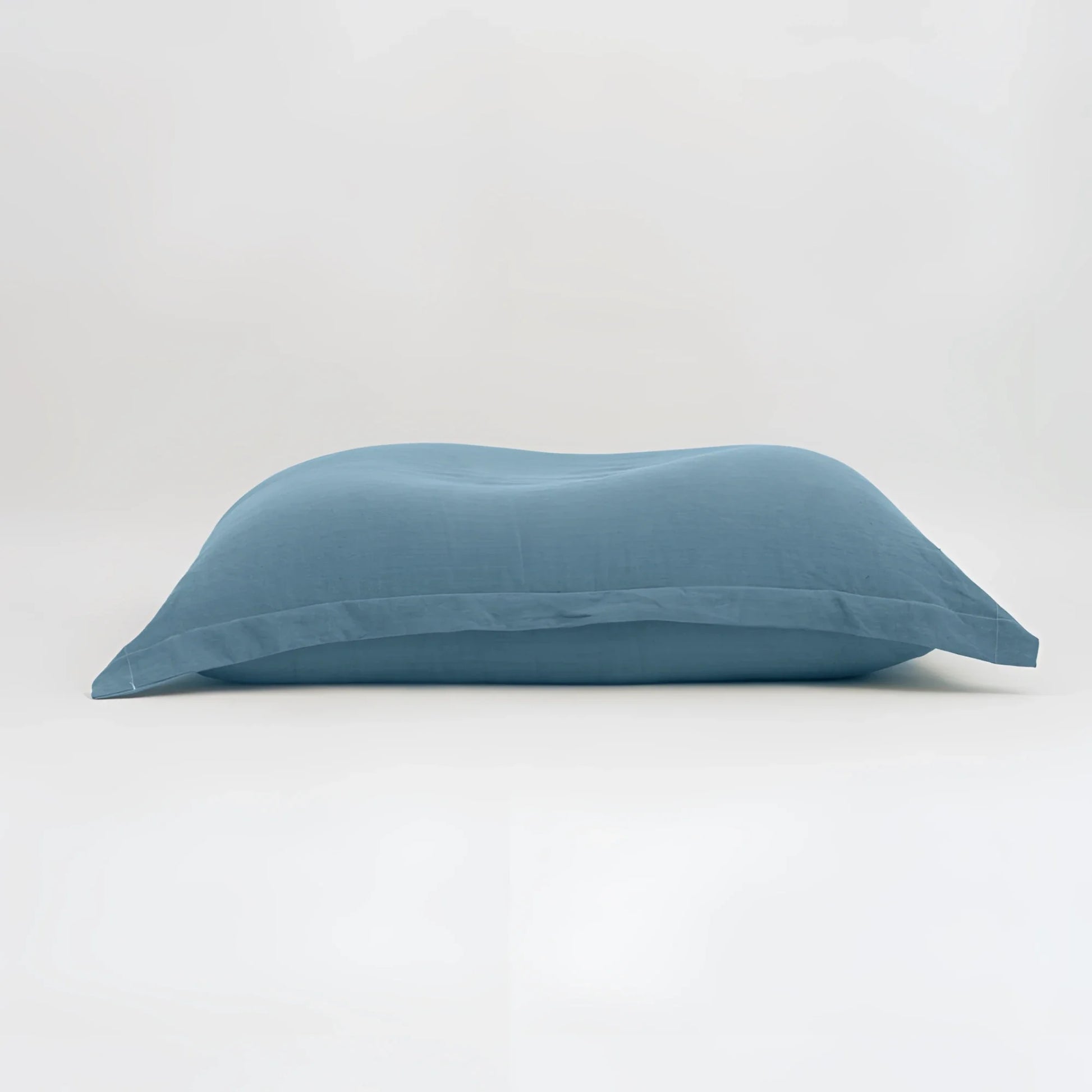 Maxi cuscino firenze con federa blu morbida, texture sottile e cuciture pulite dimensioni generose infinito abbraccio