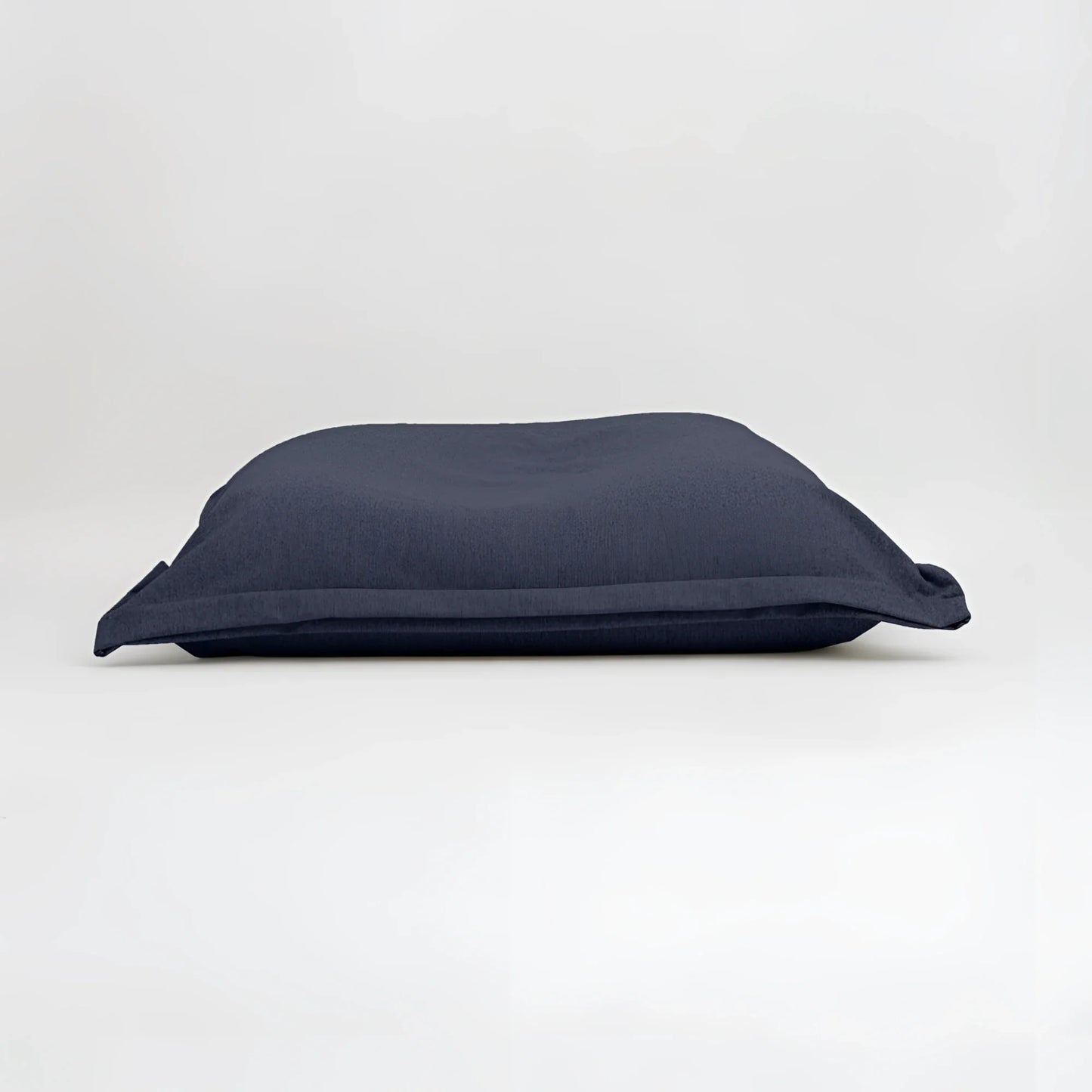 Maxi cuscino firenze navy blue con superficie morbida leggermente strutturata e dimensioni generose per infinito abbraccio