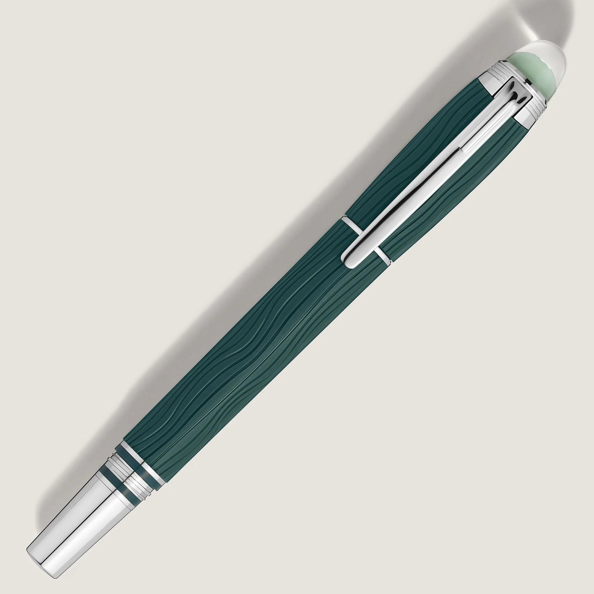 Montblanc stilografica starwalker polargreen verde scuro con texture effetto legno e dettagli in argento lucido collezione dellaurora boreale