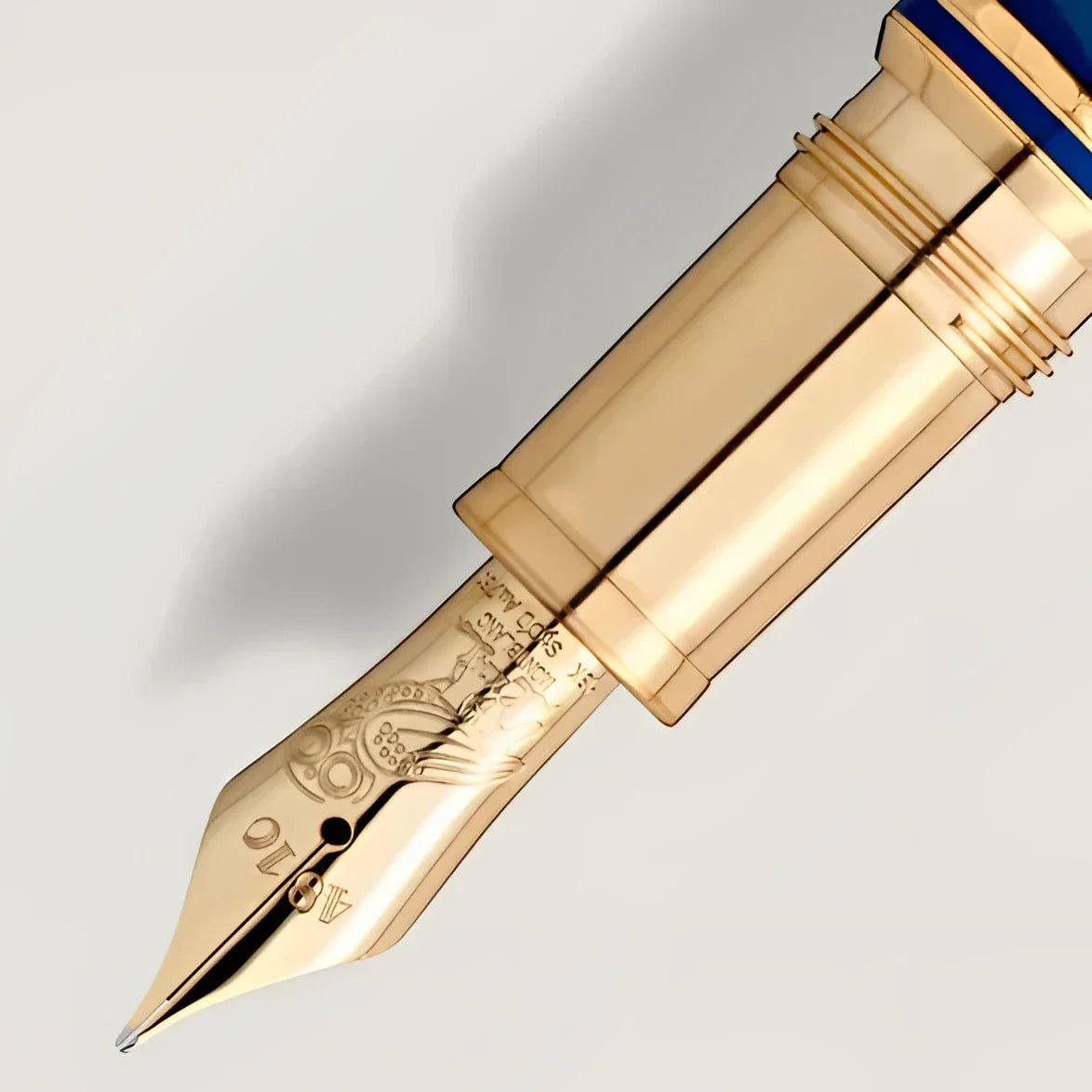 Stilografica montblanc masters of art hommage a gustav klimt con penna oro finitura dettagliata e accento blu