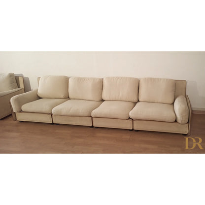 Divano modulare modello redifiori di riccardo arbizzoni per zanotta 1978 con struttura beige e sedute imbottite