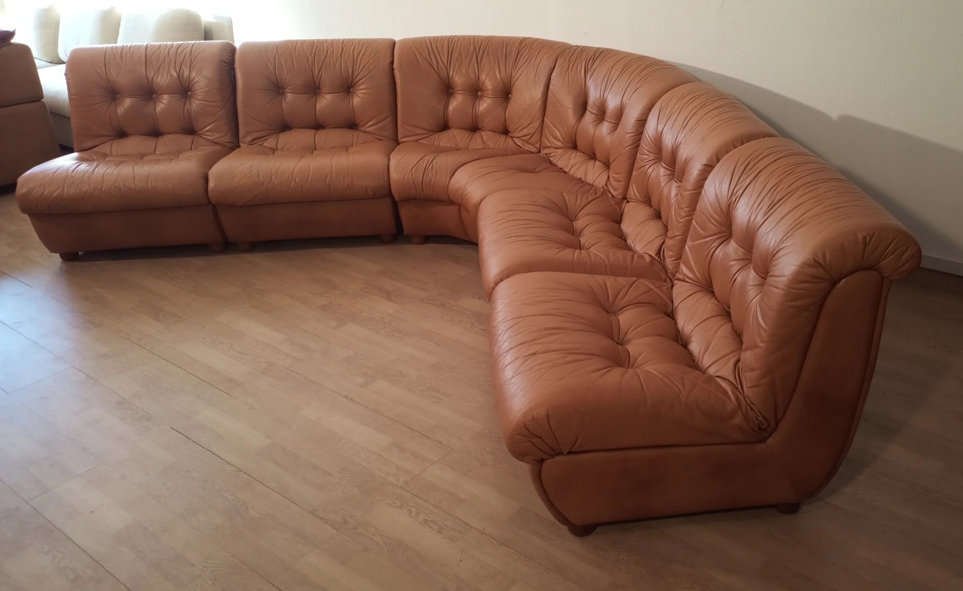 Divano modulare vintage in pelle cognac marrone con cuscini capitonné anni 70 set di 5 elementi