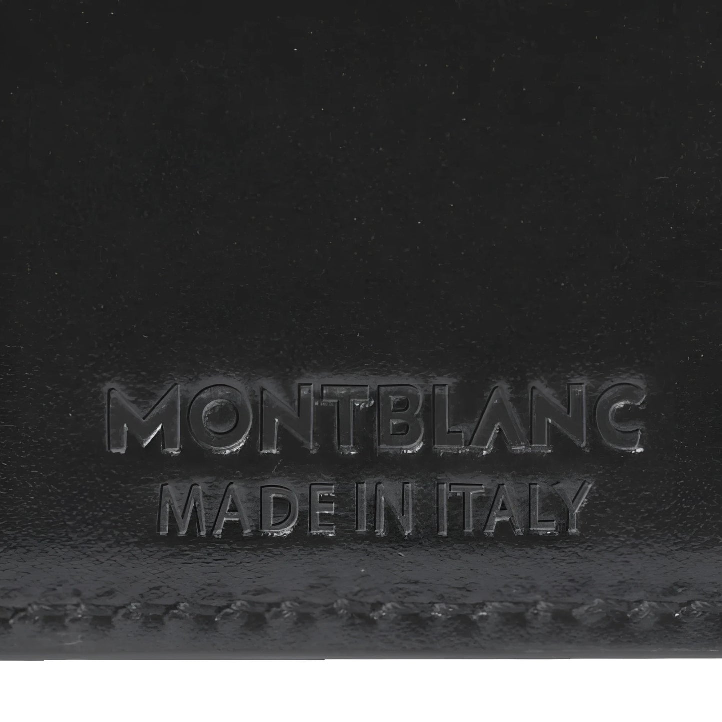 Portafoglio meisterstuck montblanc in pelle nera con logo montblanc made in italy in rilievo modello 198314