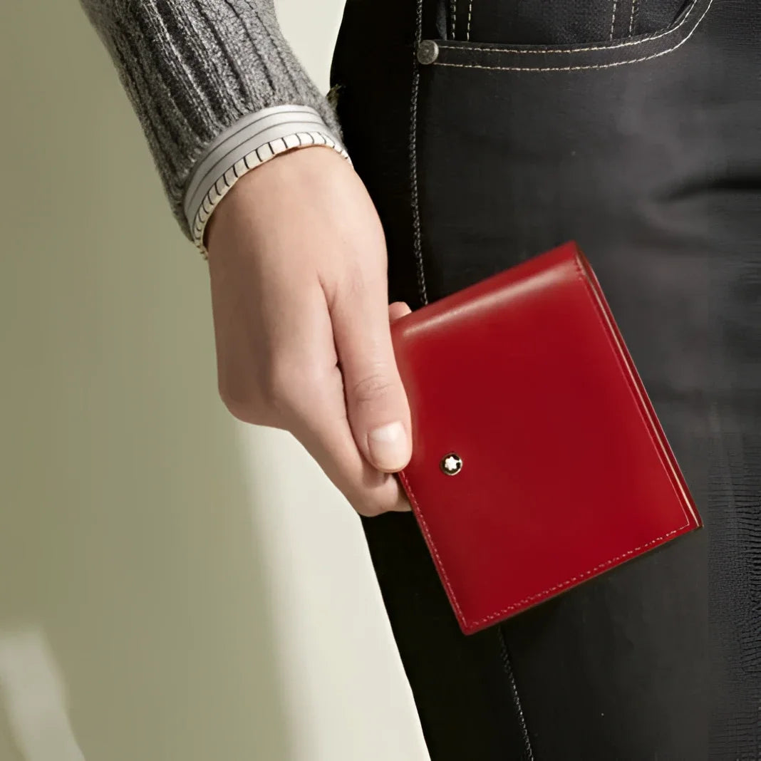 Portafoglio montblanc pelle meisterstück ruggine scuro con chiusura a bottone argento in pelle rossa vibrante