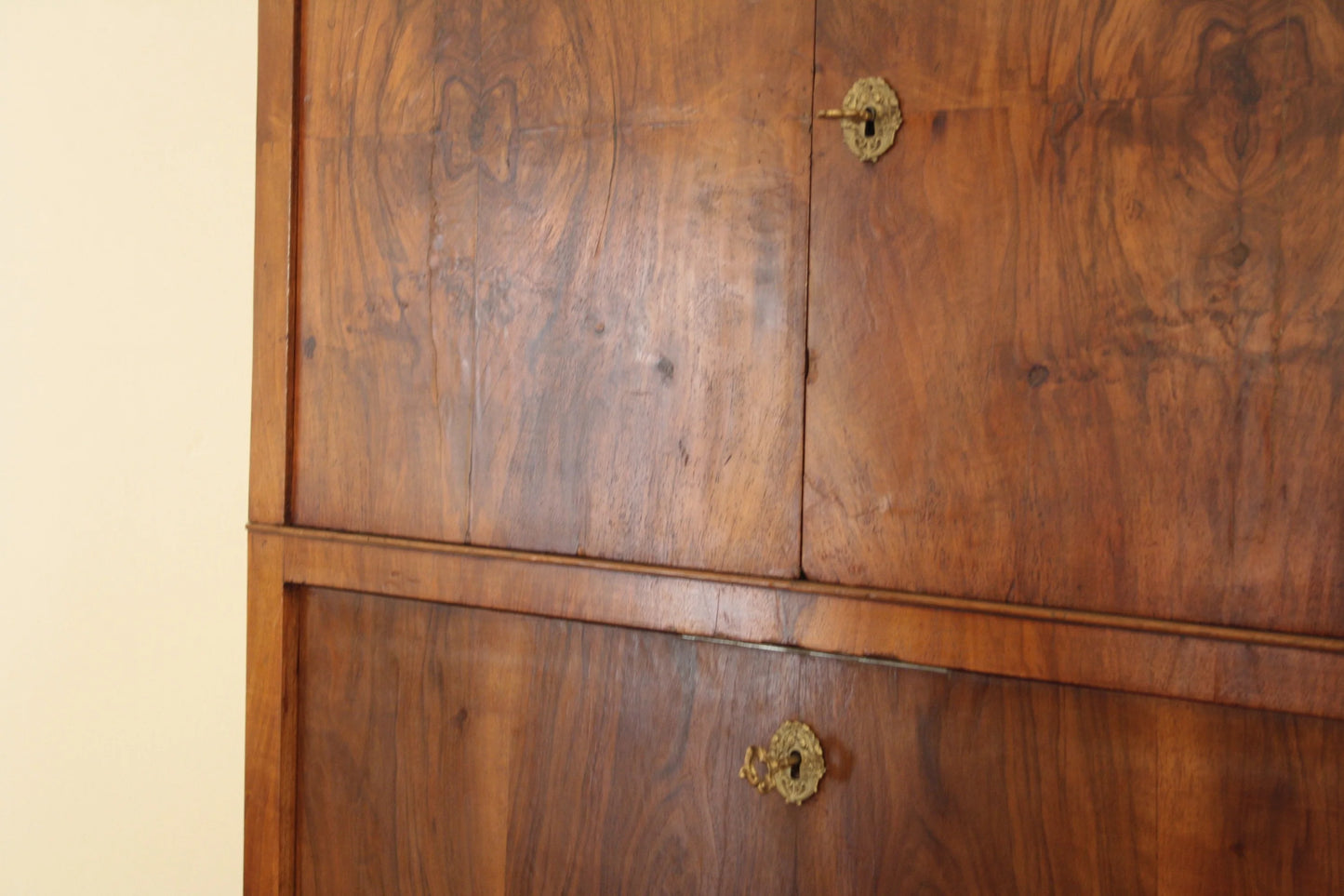 Wooden cabinet doors with brass circular handles on a splendido secretaire umberto in rovere massello fine ottocento