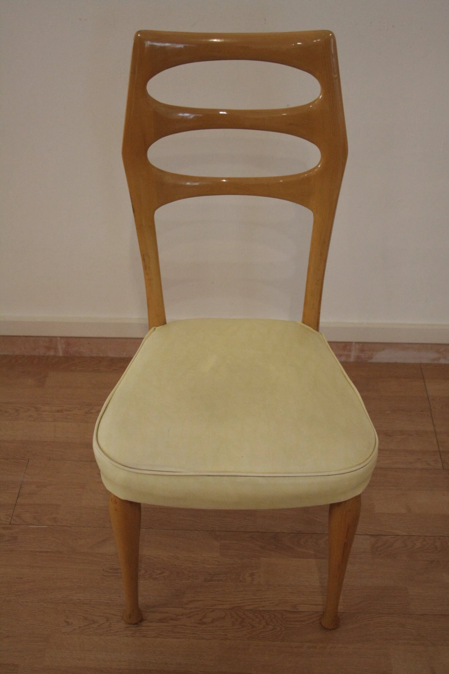 Set di 6 sedie da pranzo mid-century moderne di vittorio dassi in legno imbottite con schienale ovale intagliato
