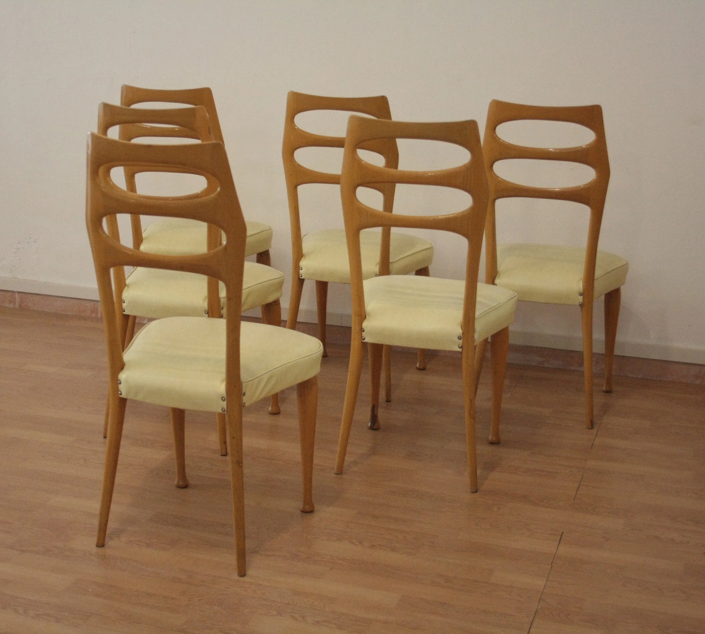 Set di 6 sedie da pranzo mid-century moderne di vittorio dassi in legno con tappezzeria chiara, dario raia antiquariato
