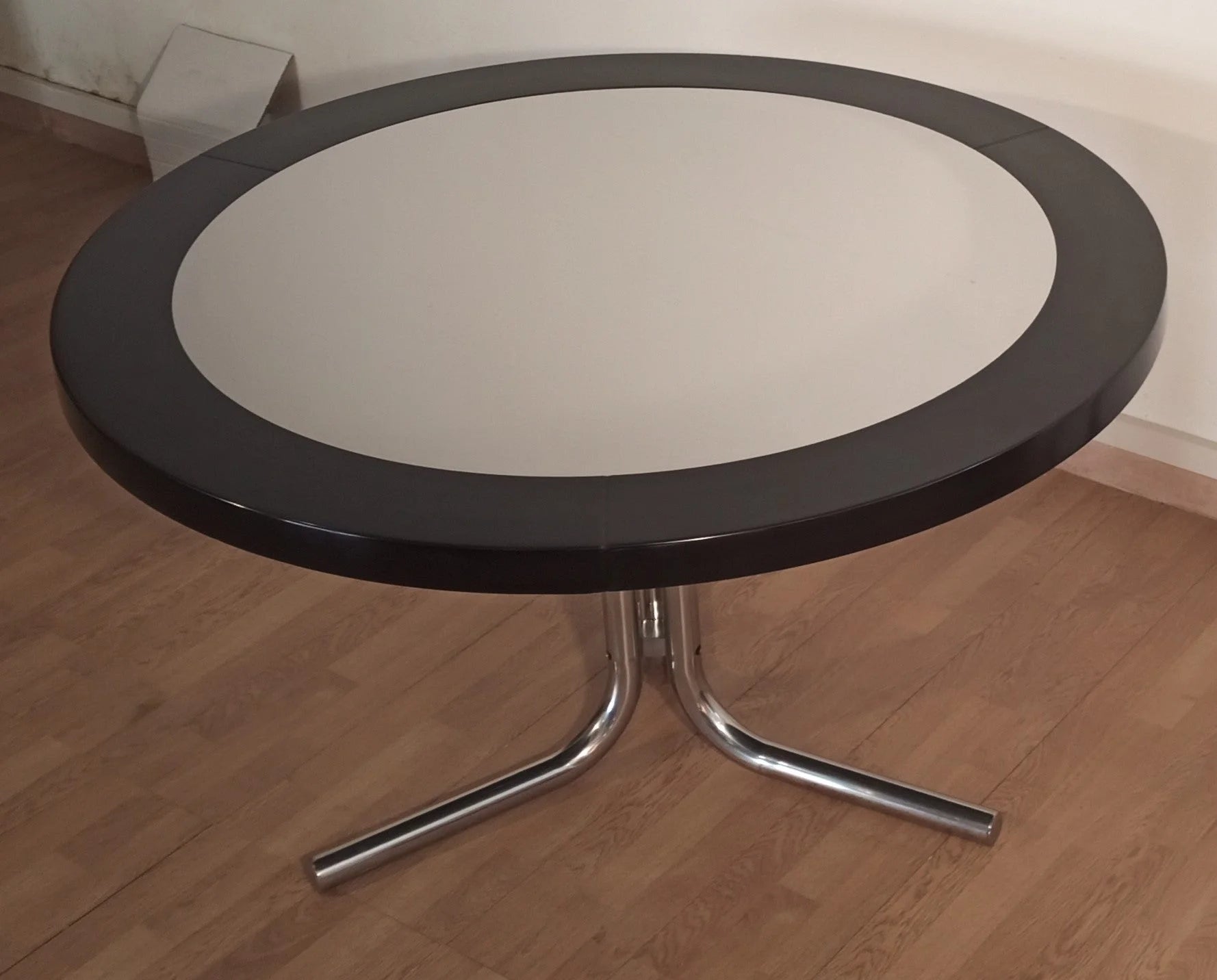 Tavolo da pranzo desco vintage di achille castiglioni per zanotta con piano nero e gambe cromate