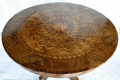 Tavolo da centro intarsiato italia con motivi geometrici in legno e starburst marqueterie dal design dimensioni perfette