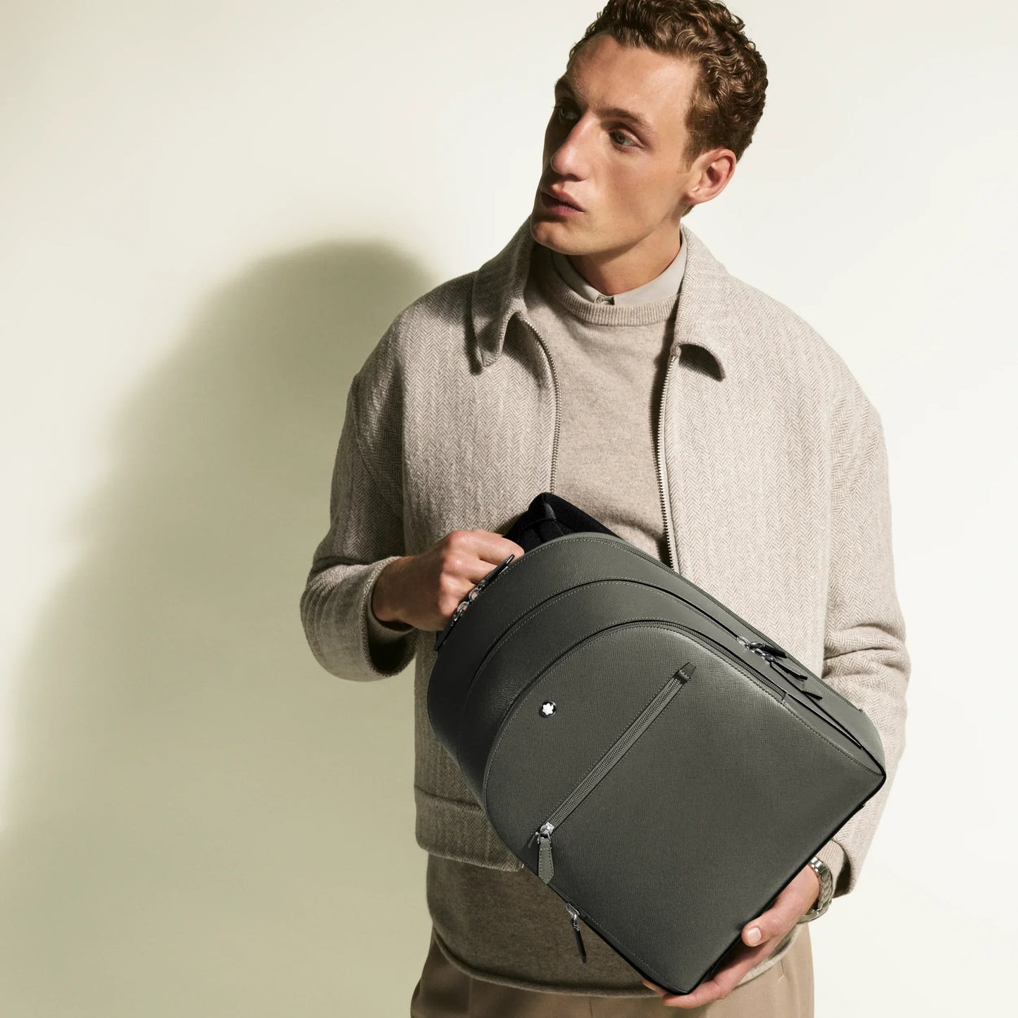 Montblanc zaino medio grigio medio in pelle stampa saffiano con raffinato stile urbano e hardware argento